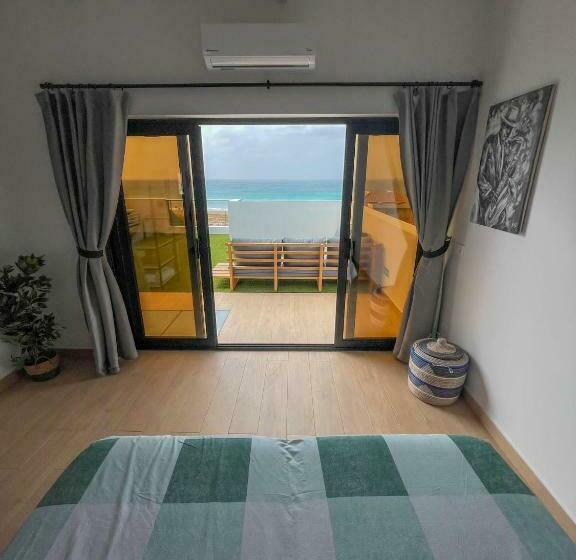 اتاق لوکس با چشمانداز دریا, New Rooftop Gem With Stunning Oceanview