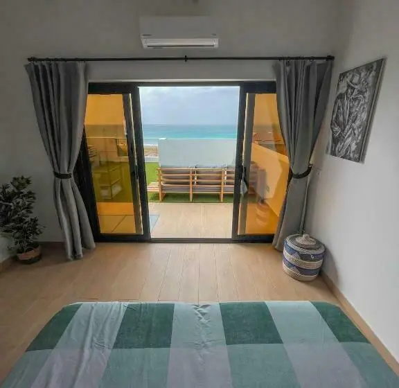 اتاق لوکس با چشم‌انداز دریا, New Rooftop Gem With Stunning Oceanview