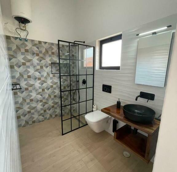 اتاق لوکس با چشم‌انداز دریا, New Rooftop Gem With Stunning Oceanview