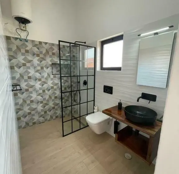 اتاق لوکس با چشم‌انداز دریا, New Rooftop Gem With Stunning Oceanview