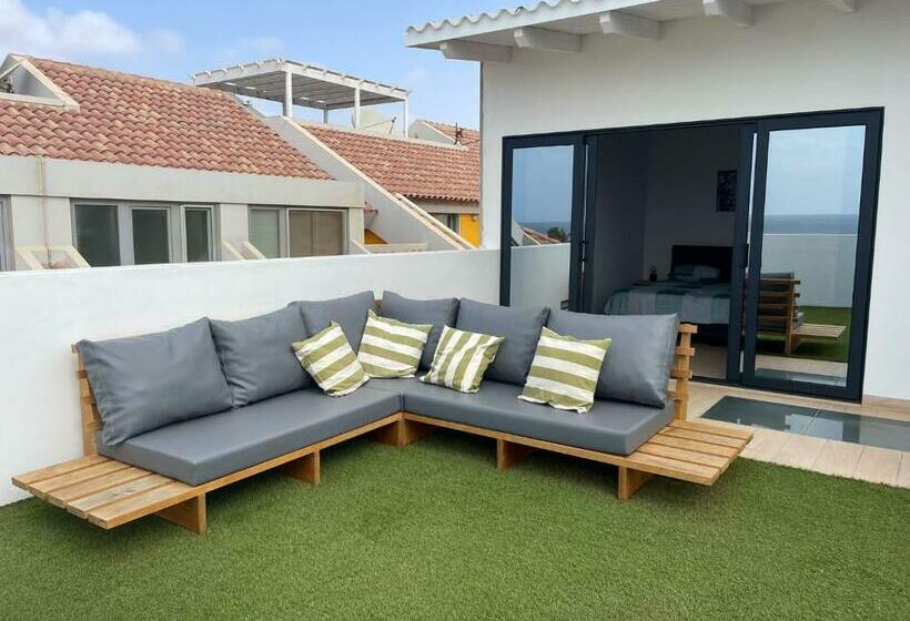 اتاق لوکس با چشمانداز دریا, New Rooftop Gem With Stunning Oceanview