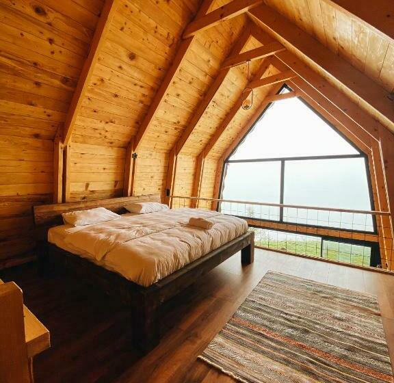 Quarto Estandar, Gola House