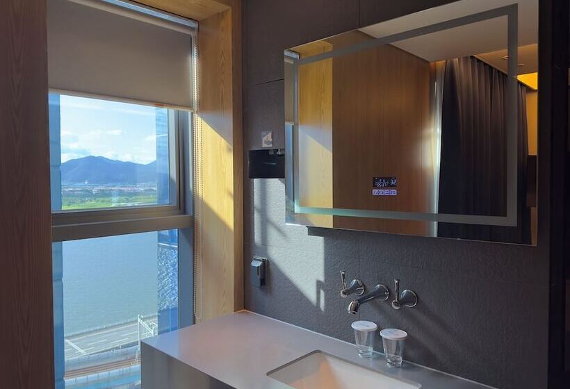 Номер Deluxe, Tt Gupo