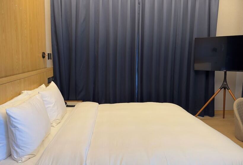 Номер Deluxe, Tt Gupo