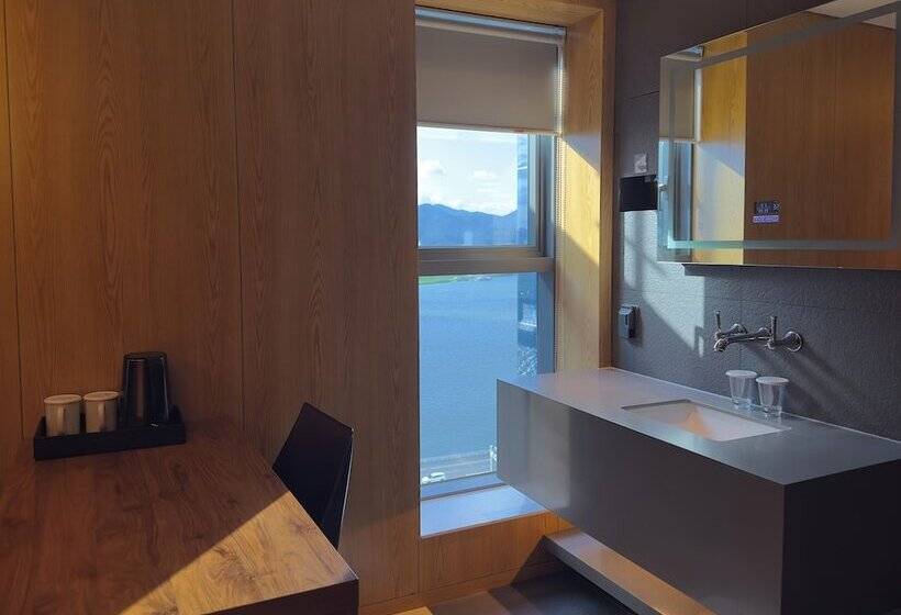 Номер Deluxe, Tt Gupo