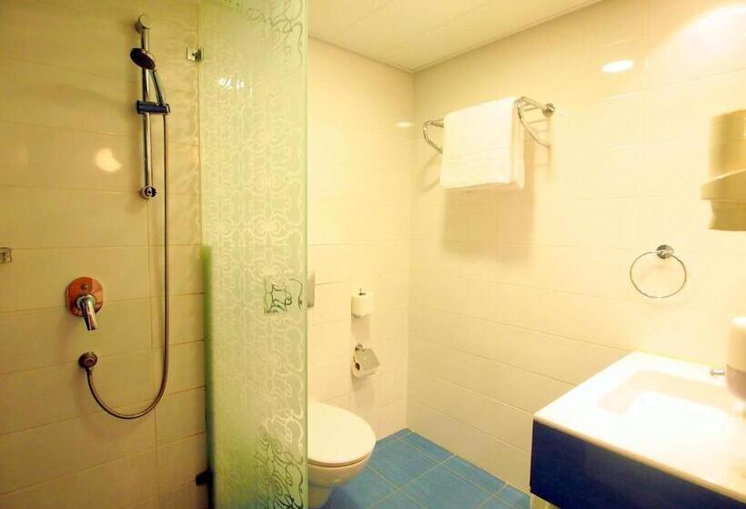 חדר סטנדרט לשלושה, Grand Park Hotel Jerusalem