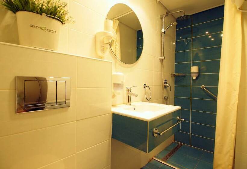 חדר סטנדרט לשלושה, Grand Park Hotel Jerusalem