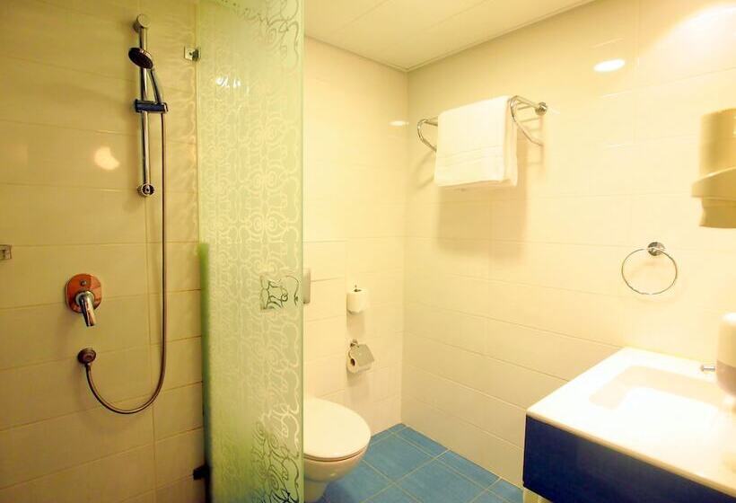 חדר סטנדרט לשלושה, Grand Park Hotel Jerusalem