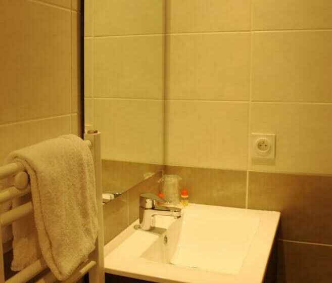 Номер Стандарт, Adonis Aix En Provence