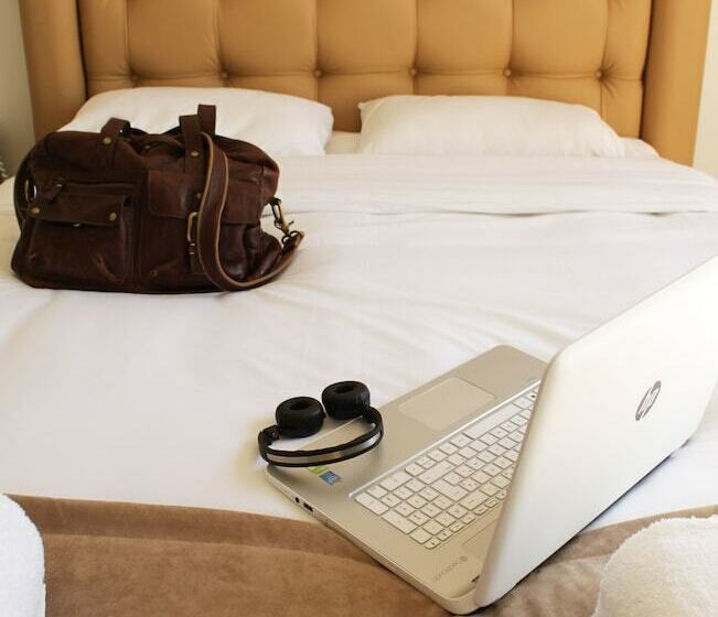 Студия Стандарт, Adonis Aix En Provence