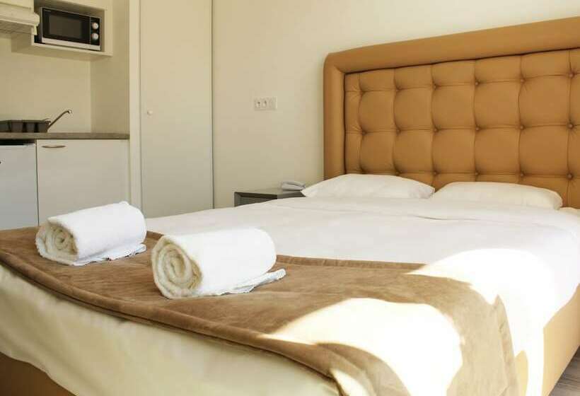 Студия Стандарт, Adonis Aix En Provence