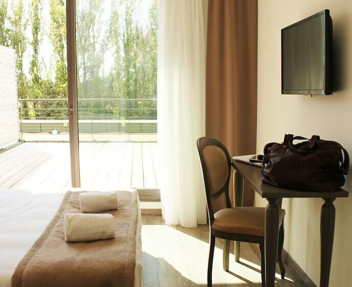 Студия Стандарт, Adonis Aix En Provence