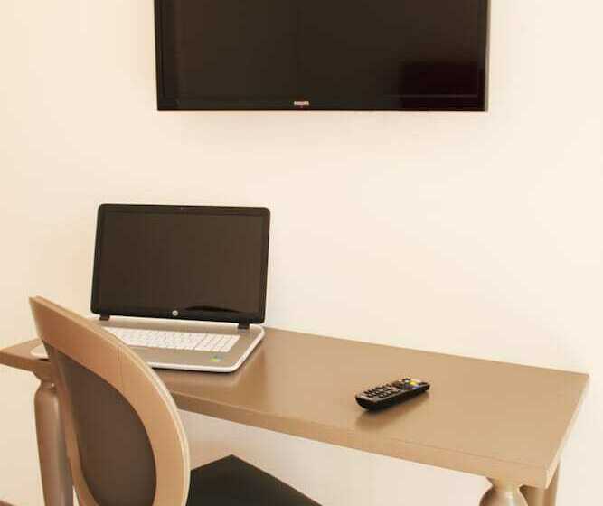 Студия Стандарт, Adonis Aix En Provence