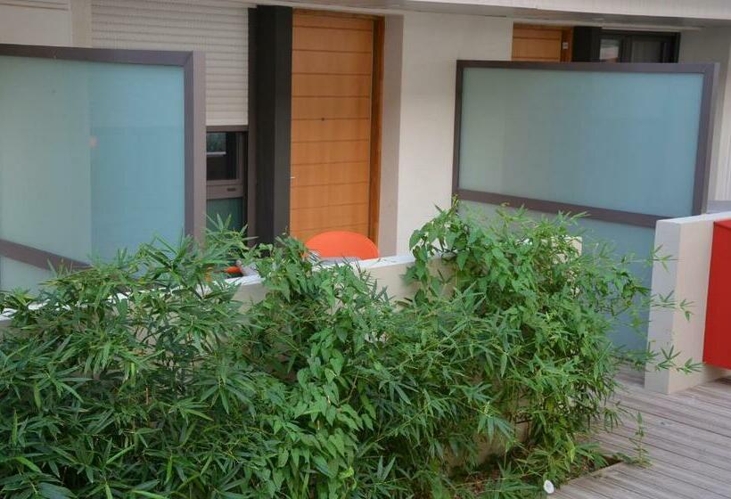 Номер Стандарт Внутренний, Adonis Aix En Provence