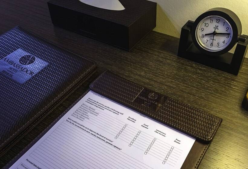 اتاق خانوادگی, Ambassador