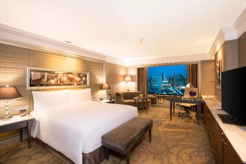 Suite with Views