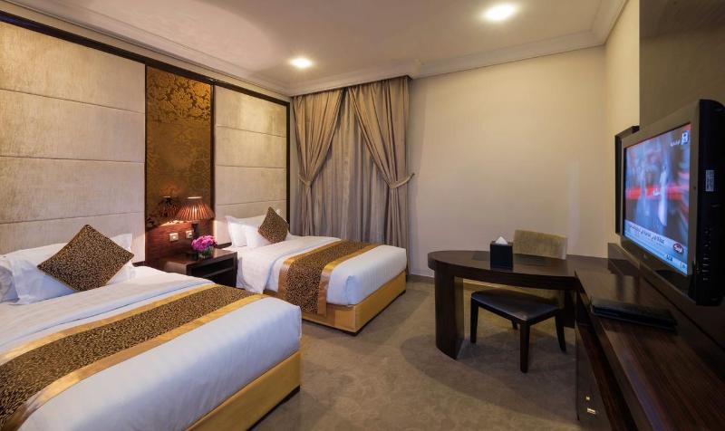 דירת שלושה חדרים, Boudl Taif