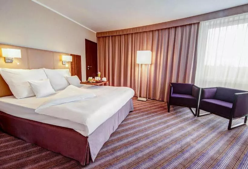 Standard Yhden Hengen Huone, Desilva Premium Opole