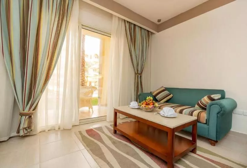 اتاق سوپریور با چشمانداز استخر, El Karma Beach Resort & Aqua Park - Hurghada