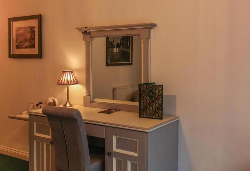 Quarto Familiar, Garrison