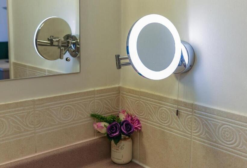 Quarto Familiar, Garrison