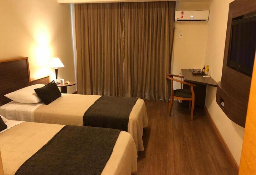 디럭스 트리플 룸, Gran Continental Hotel Taubaté