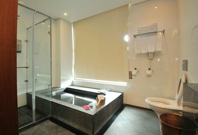 غرفة عائلية, Crownshine Resort