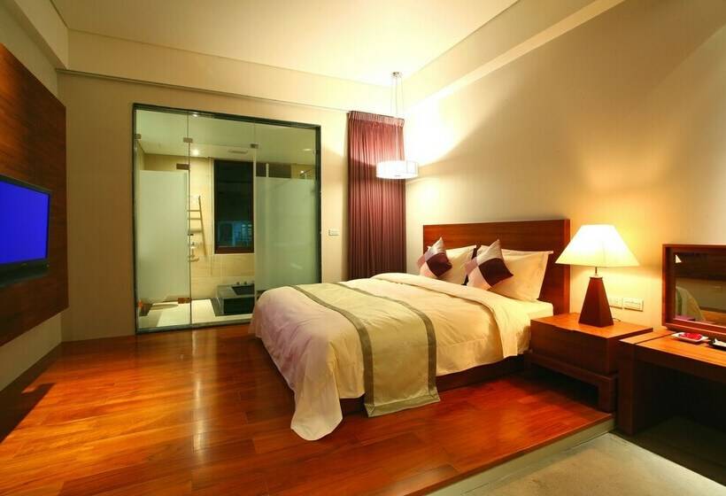 غرفة عائلية, Crownshine Resort