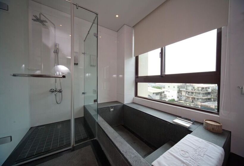 جناح ديلوكس, Crownshine Resort