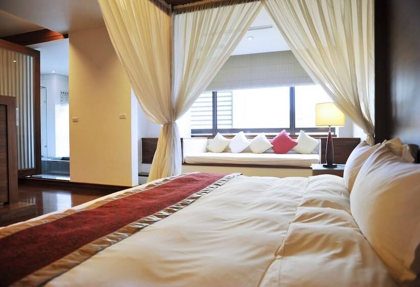 سوییت لوکس, Crownshine Resort