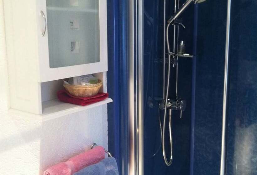 اتاق استاندارد, Midway Guest House