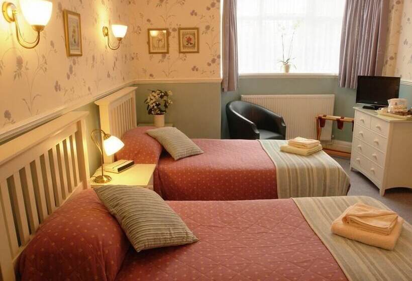 اتاق استاندارد سه نفره, Midway Guest House
