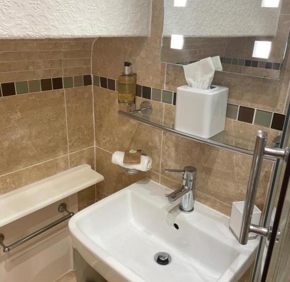 חדר דלוקס, North Crest