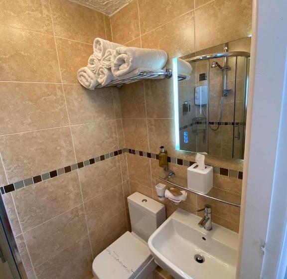 חדר משפחתי, North Crest