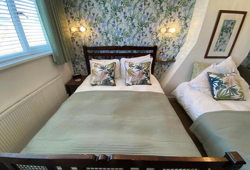 חדר משפחתי, North Crest