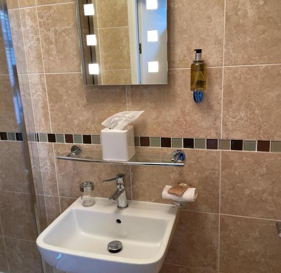 חדר משפתחתי סופריור, North Crest