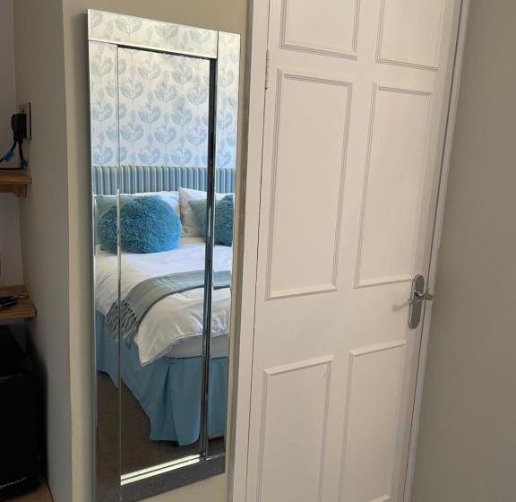 חדר משפתחתי סופריור, North Crest