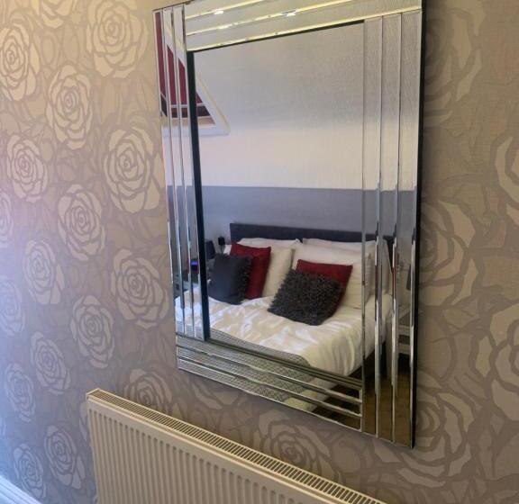 חדר פרמיום, North Crest