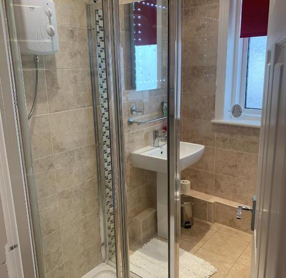 חדר בסיסי, North Crest