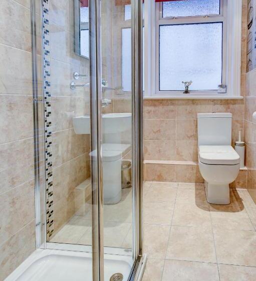 חדר בסיסי, North Crest