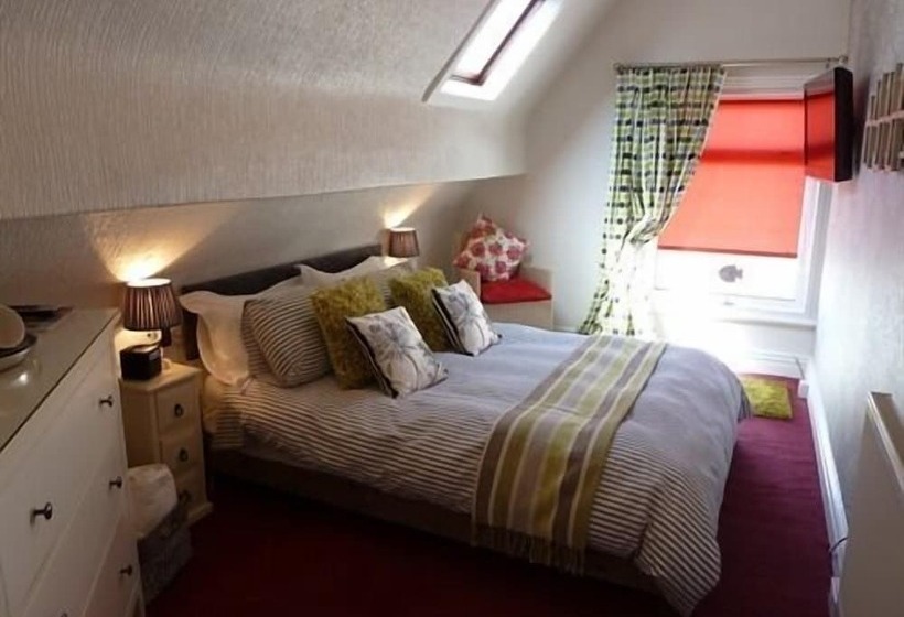 חדר פרמיום, North Crest