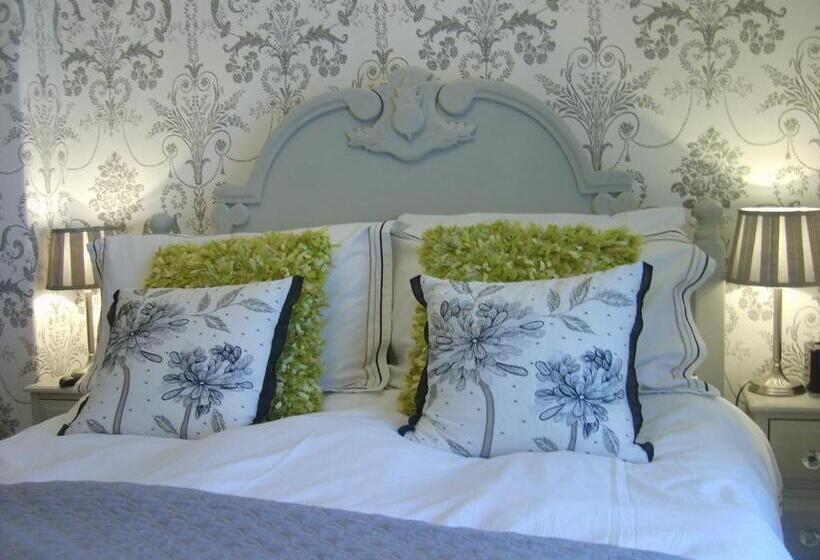 חדר בסיסי, North Crest