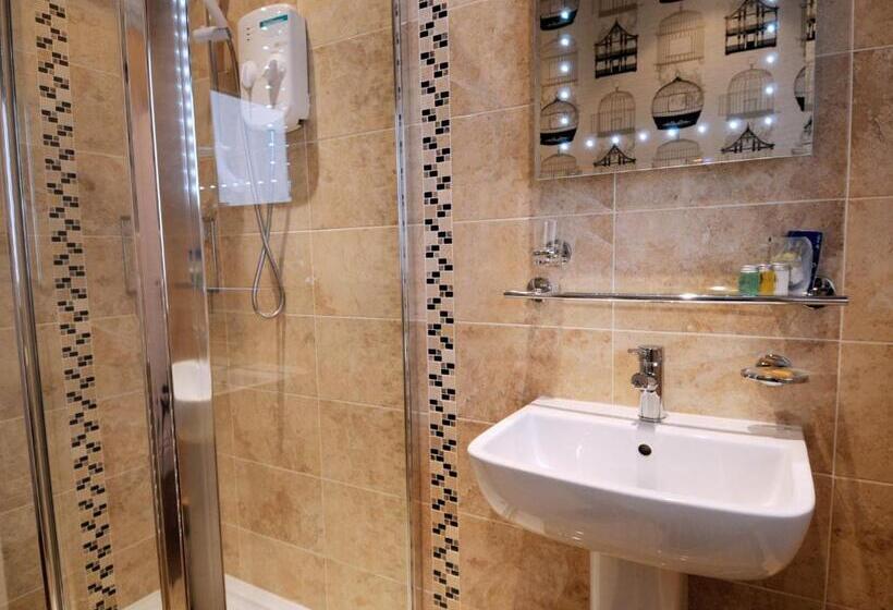 חדר בסיסי, North Crest