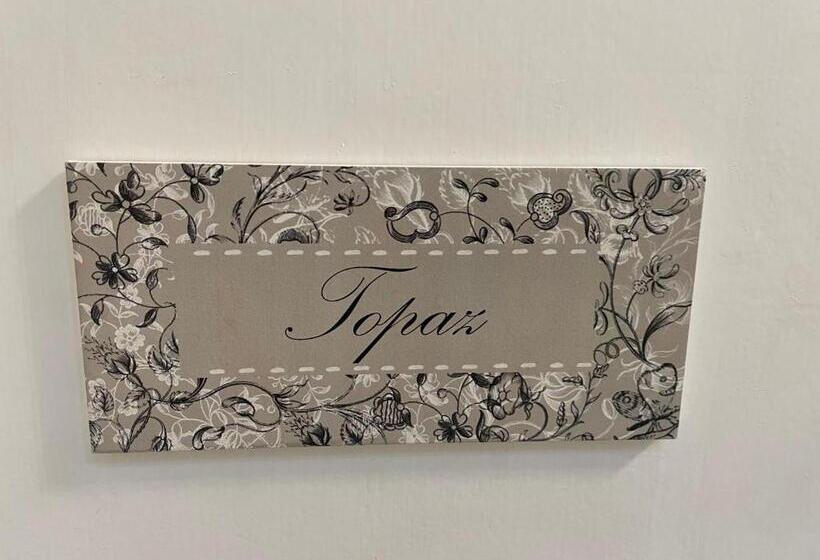 חדר דלוקס, North Crest