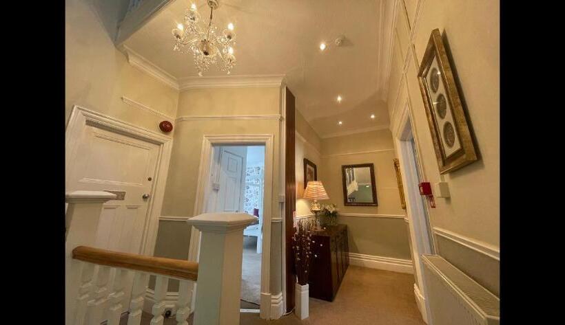 חדר דלוקס, North Crest