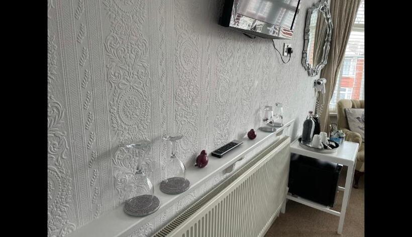 Quarto Deluxe, North Crest