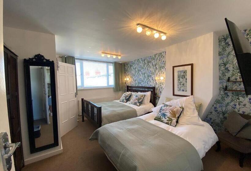 חדר משפחתי, North Crest