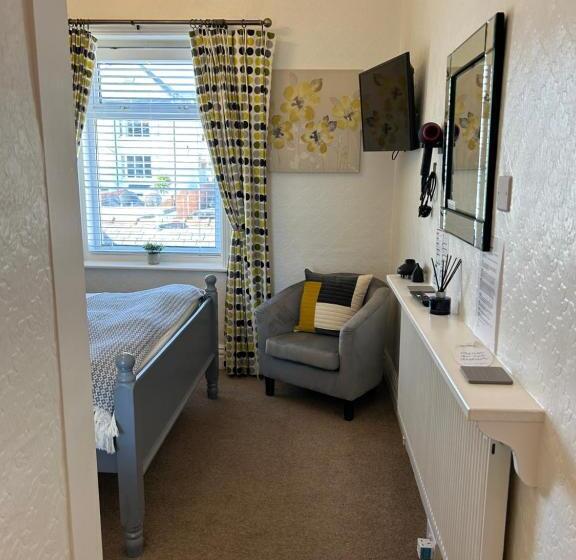 חדר בסיסי, North Crest