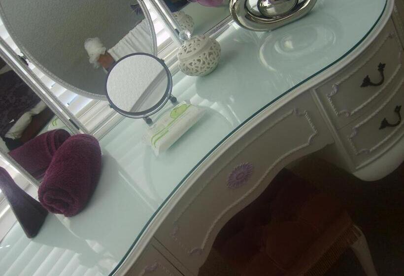 חדר דלוקס, North Crest