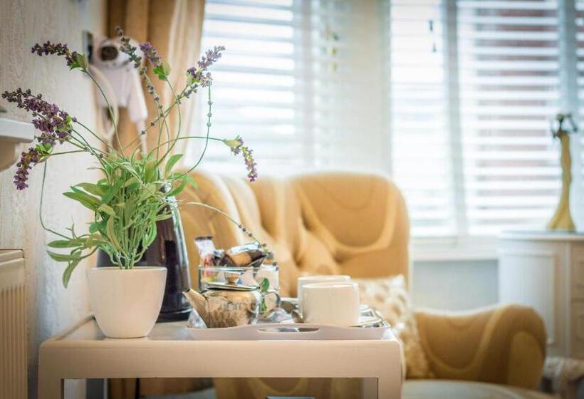 חדר דלוקס, North Crest